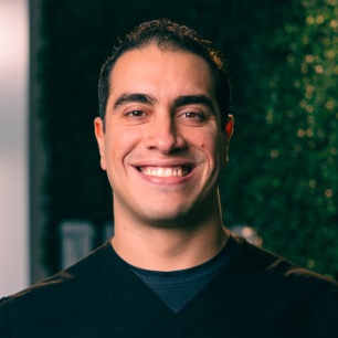 Dr. Manuel B Capriles DDS in Royal Palm Beach, West Palm Beach, Palm Beach Gardens, and Lantana, FL
